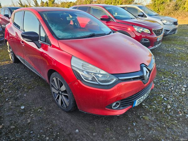 Renault Clio Hatchback, Petrol, 2013, Red