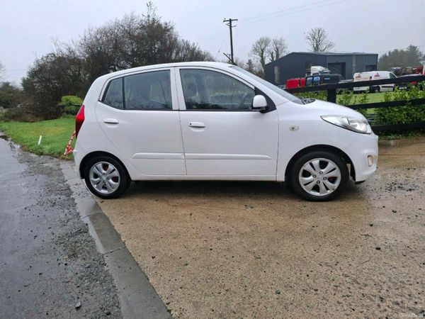 Hyundai i10 Hatchback, Petrol, 2013, White