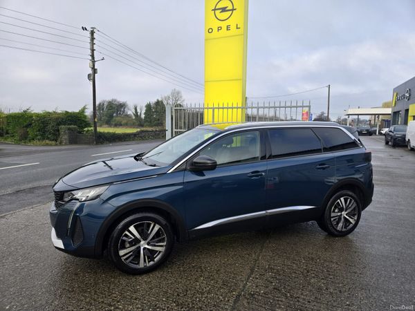 Peugeot 5008 MPV, Diesel, 2023, Blue