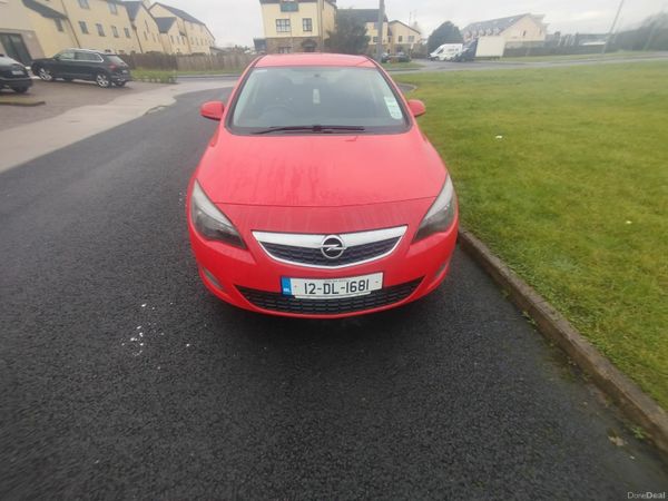 Opel Astra MPV, Diesel, 2012, Red