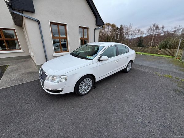 Volkswagen Passat Saloon, Diesel, 2010, White