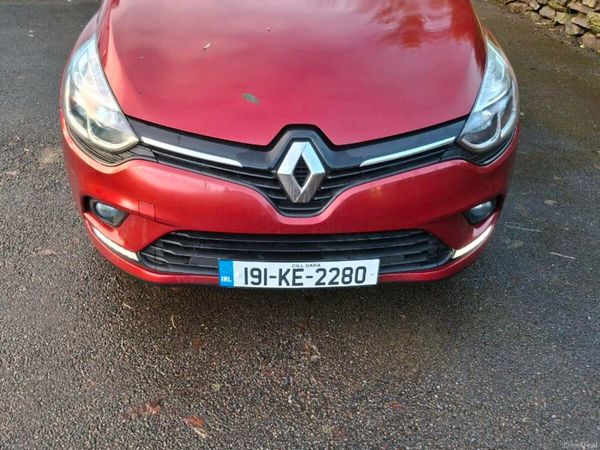 Renault Clio Hatchback, Petrol, 2019, Red