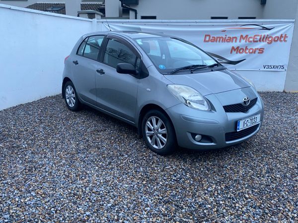 Toyota Yaris Hatchback, Petrol, 2011, Silver