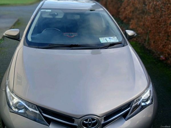 Toyota Auris Hatchback, Diesel, 2015, Bronze