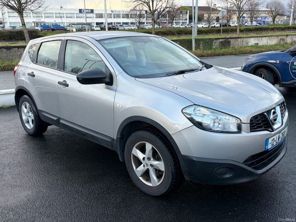 Nissan Qashqai MPV, Petrol, 2012, Silver