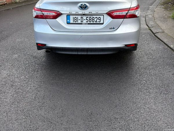 Toyota Camry Saloon, Petrol Hybrid, 2018, Silver