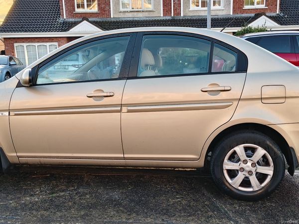 Hyundai Accent Saloon, Petrol, 2007, Gold