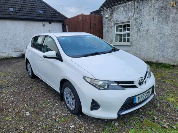 Toyota Auris Hatchback, Diesel, 2014, White