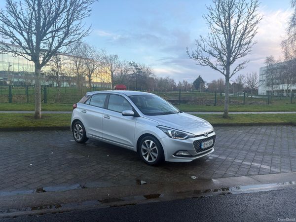 Hyundai i20 Hatchback, Diesel, 2015, Silver