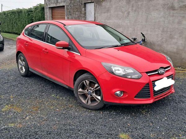 Ford Focus Hatchback, Petrol, 2012, Red