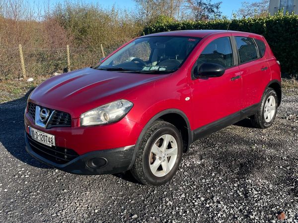 Nissan Qashqai Hatchback, Diesel, 2010, Red