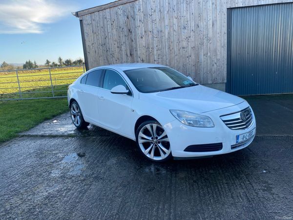 Vauxhall Insignia Hatchback, Diesel, 2011, White