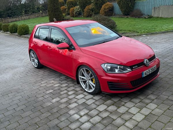 Volkswagen Golf Hatchback, Diesel, 2014, Red