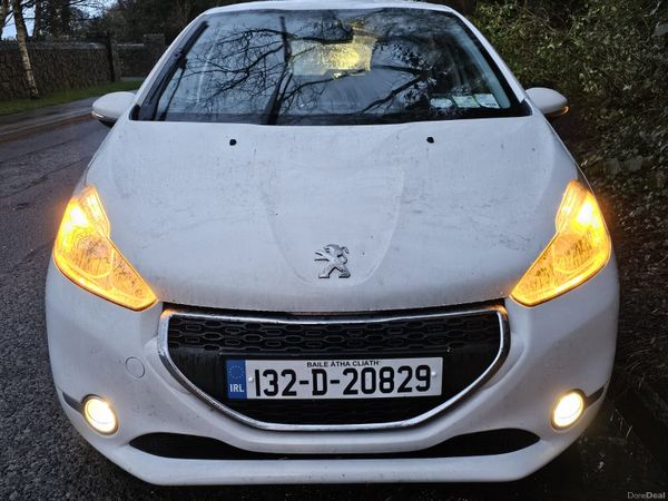Peugeot 208 Hatchback, Petrol, 2013, White