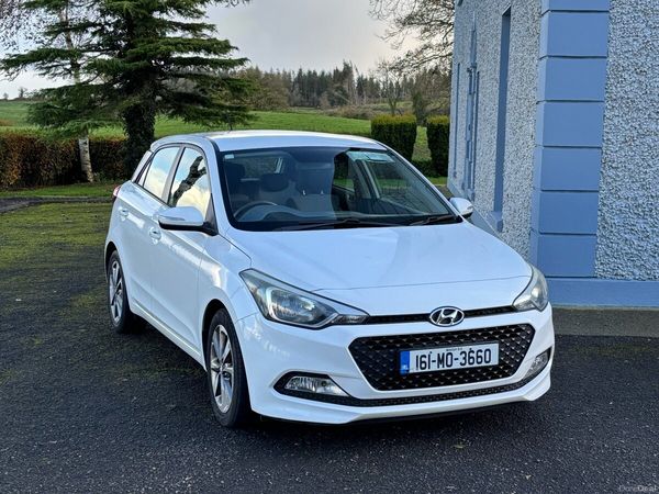 Hyundai i20 Hatchback, Diesel, 2016, White