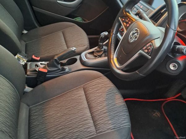 Vauxhall Astra Hatchback, Diesel, 2014, Red