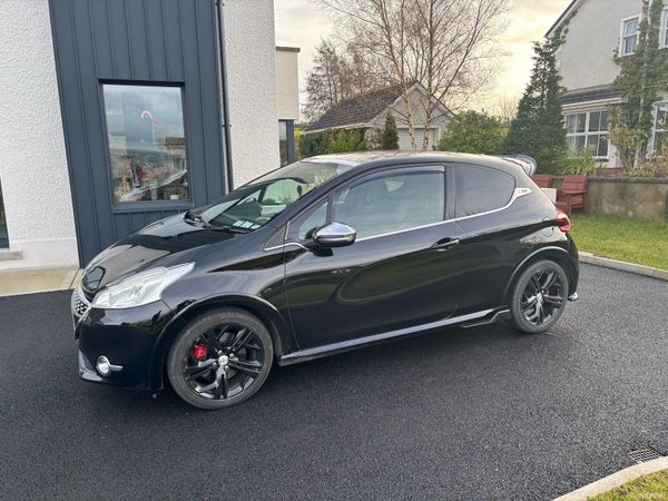 Peugeot 208 Hatchback, Petrol, 2014, Black