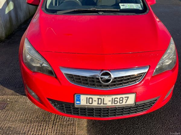 Opel Astra Hatchback, Diesel, 2010, Red