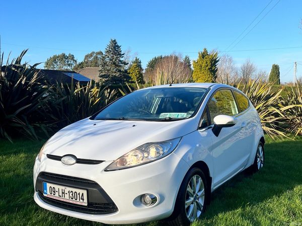 Ford Fiesta Hatchback, Petrol, 2009, White