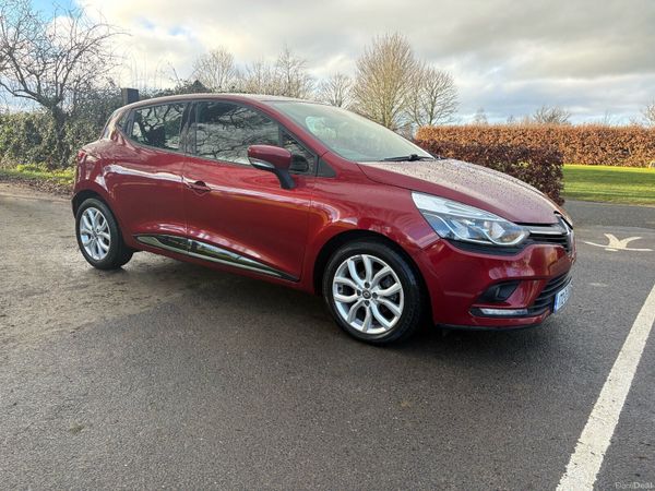 Renault Clio Hatchback, Petrol, 2017, Red