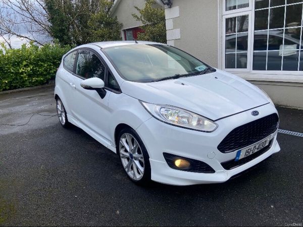 Ford Fiesta Hatchback, Petrol, 2015, White