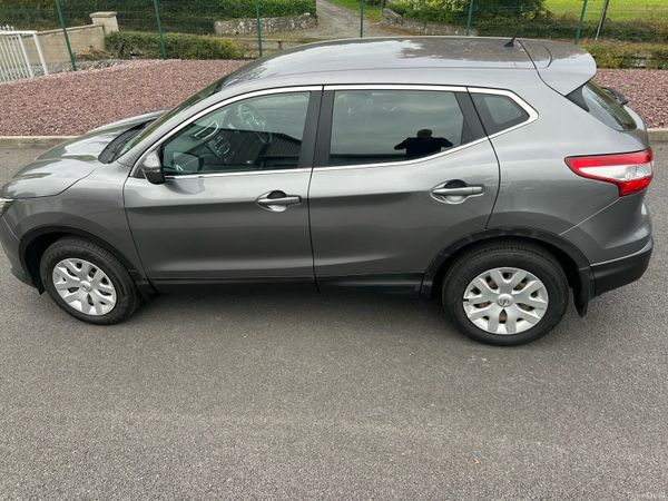 Nissan Qashqai Hatchback, Petrol, 2016, Grey