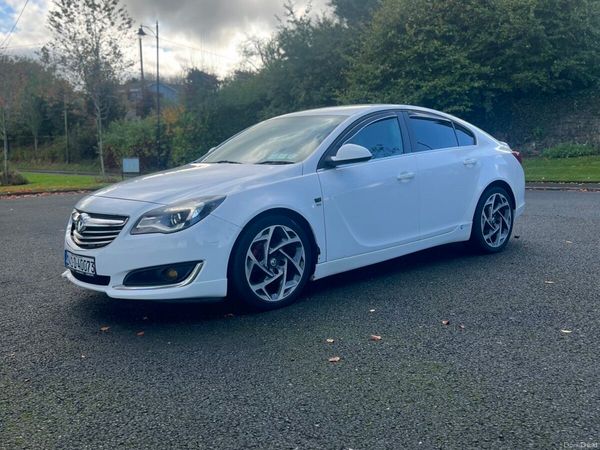 Vauxhall Insignia Hatchback, Diesel, 2014, White