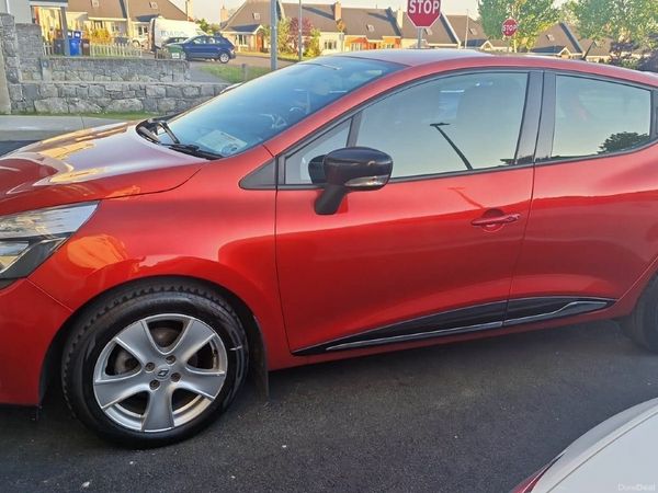 Renault Clio Hatchback, Diesel, 2017, Red