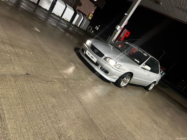 Toyota Corolla Saloon, Petrol, 2001, Silver