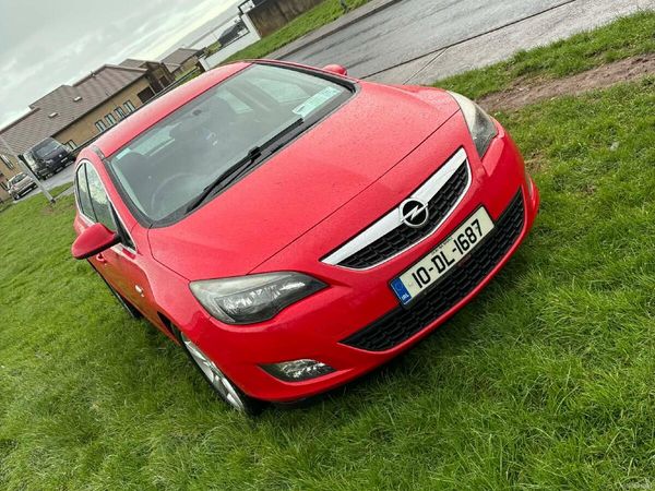 Opel Astra Hatchback, Diesel, 2010, Red