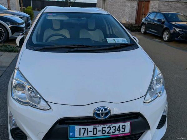Toyota Aqua Hatchback, Petrol Hybrid, 2017, White