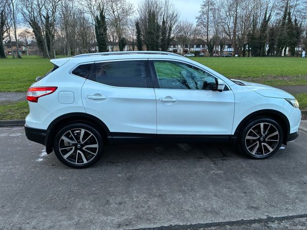 Nissan Qashqai Hatchback, Diesel, 2016, White