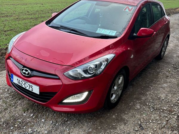 Hyundai i30 MPV, Diesel, 2014, Red