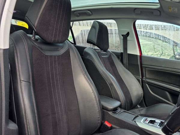 Peugeot 308 Estate, Petrol, 2015, Red