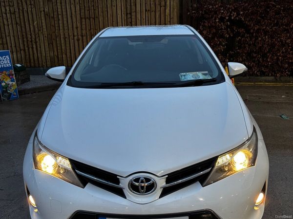 Toyota Auris Hatchback, Diesel, 2013, White