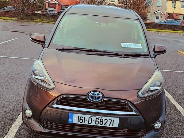 Toyota Sienta MPV, Petrol Hybrid, 2016, Brown