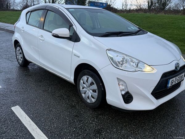 Toyota Aqua Hatchback, Petrol Hybrid, 2016, White