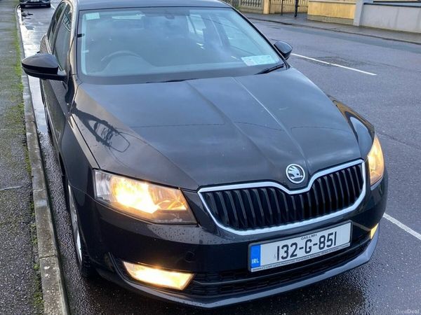 Skoda Octavia Saloon, Petrol, 2013, Black