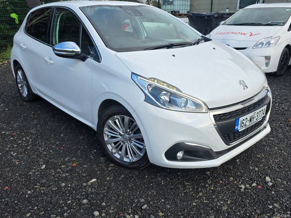 Peugeot 208 Hatchback, Petrol, 2016, White