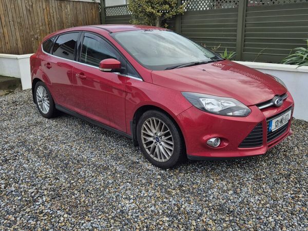Ford Focus Hatchback, Petrol, 2013, Red