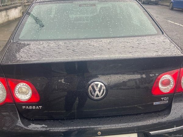 Volkswagen Passat Saloon, Diesel, 2010, Black