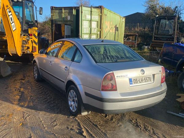 Volkswagen Passat Saloon, Diesel, 2005, Silver