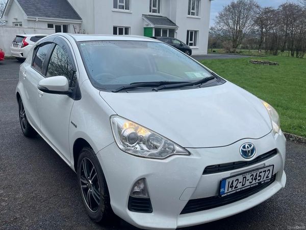 Toyota Aqua Hatchback, Petrol Hybrid, 2014, White