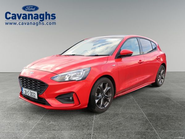 Ford Focus Hatchback, Petrol Hybrid, 2021, Red