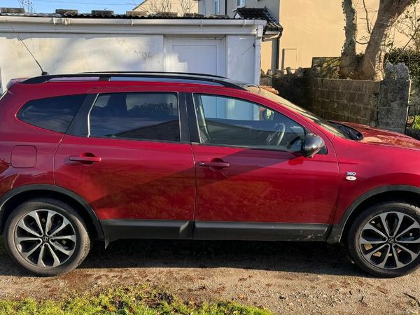 Nissan Qashqai+2 MPV, Diesel, 2013, Red