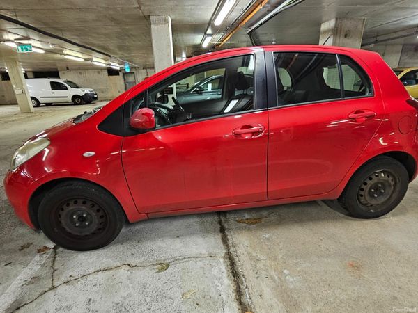 Toyota Yaris Hatchback, Petrol, 2007, Red