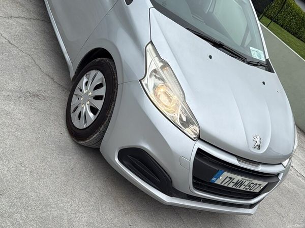 Peugeot 208 Hatchback, Diesel, 2017, Silver