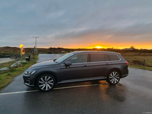 Volkswagen Passat Estate, Petrol Plug-in Hybrid, 2017, Grey