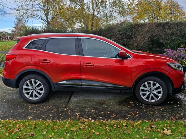 Renault Kadjar SUV, Petrol, 2016, Red
