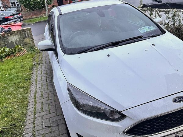 Ford Focus Hatchback, Petrol, 2015, White